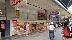 Lucky Plaza (D9), Shop House #638992021